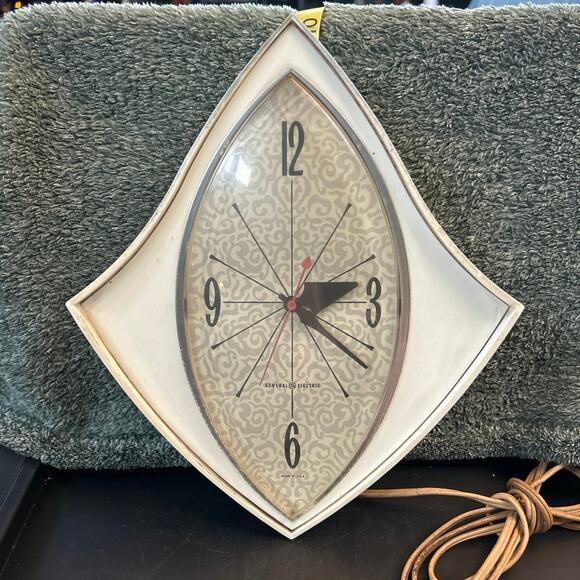 GE White Electric Atomic Wall Clock Model 2159 Works! - Picture 12 of 12